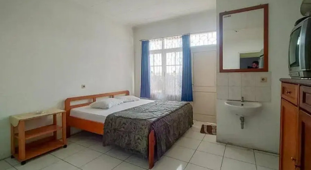 Pall Inn Puncak RedPartner, Book Hotel Cisarua West Java