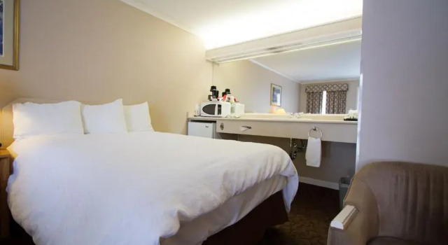Четырёхместный номер Standard Glenwood Inn & Suites