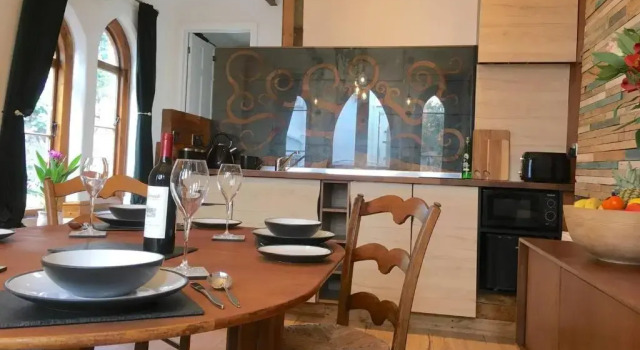 The Hideaway - a charming, unique retreat in Long Ashton, Bristol