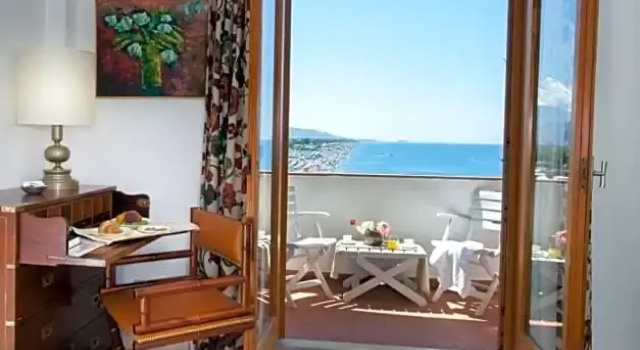Standard Zimmer mit Meerblick Grand Hotel De Rose