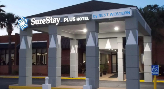 Люкс SureStay Plus Hotel by Best Western St Marys Cumberland