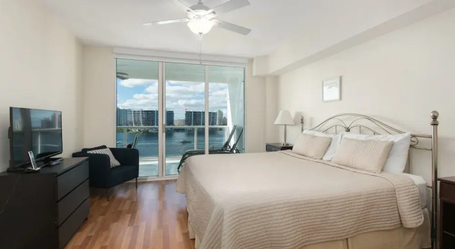 Le Marina Bay 1009 by Go Florida Condo, Sunny Isles