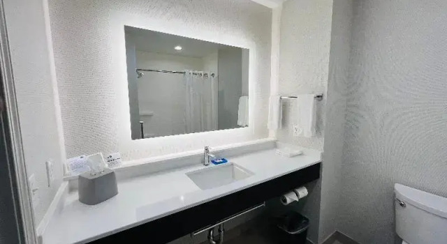 Двухместный люкс Holiday Inn Express & Suites Salinas