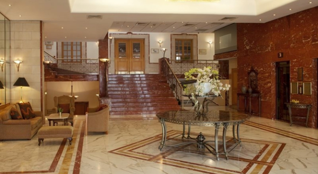 Holiday Inn, Забронировать Отель Отели Никосии 4 звезды, рядом с Eleon Tennis Club, 4*