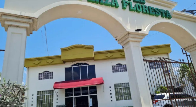 Hotel Plaza Floresta, Забронировать Отель Сан-Мигель San Miguel Region