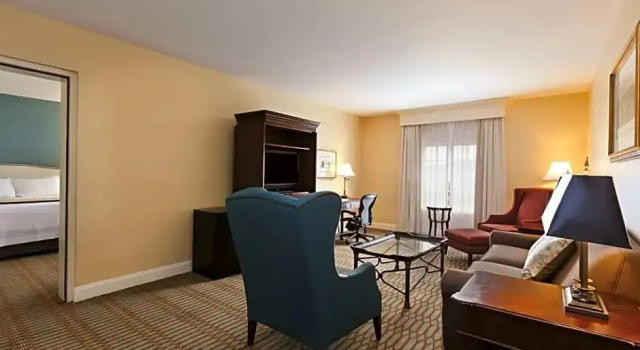 Двухместный люкс c 1 комнатой Virginia Crossings Hotel, Tapestry Collection by Hilton