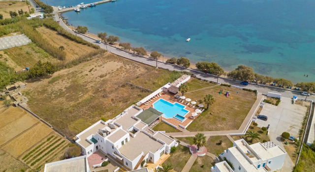 Трёхместный номер Standard с балконом и с видом на сад Maltezana Beach Hotel