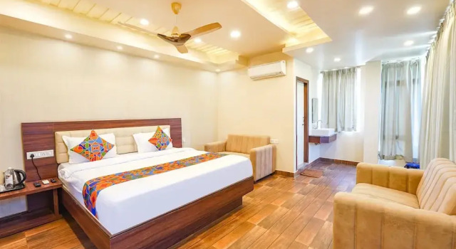 FabHotel Grand View Inn