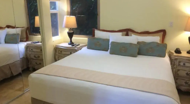 Люкс The Vendange Carmel Inn & Suites