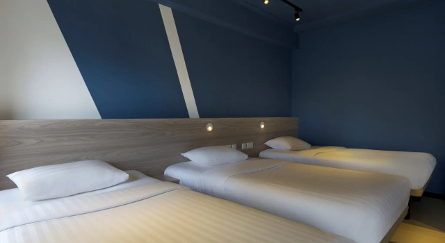 Трёхместный семейный номер Standard ibis budget Phnom Penh Riverside