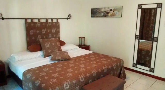 Hotel Villa Romantica, Rezervovat Hotel Hotely v Puntarenas s parkováním, Parkování