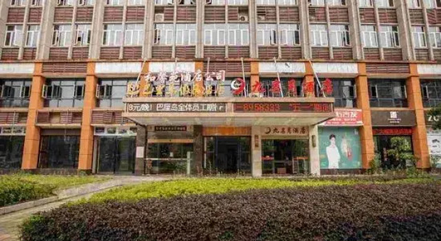 Jiu Ming Yue Hotel, Prenota Hotel Enshi Prefecture Cina