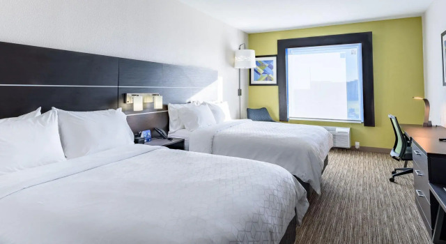 Четырёхместный номер Standard Holiday Inn Express Hotel and Suites Bastrop by IHG