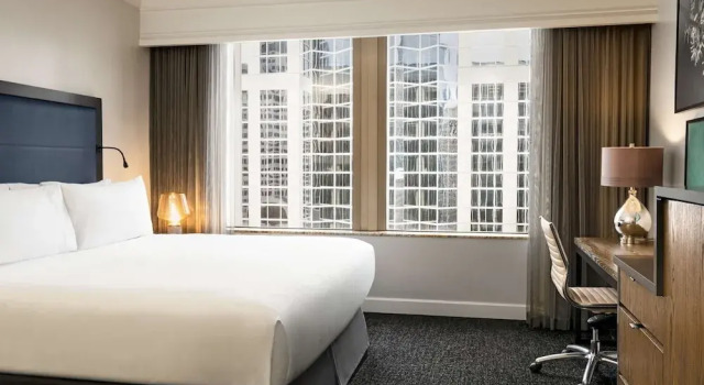 Двухместный номер Mobility / Hearing Accessible with Roll-In Shower Hilton Motif Seattle