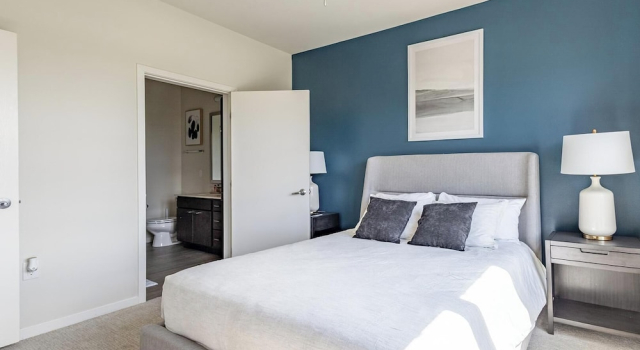 Landing Apartments at Mayfair Collection, Book Apartment Milwaukee Wisconsin