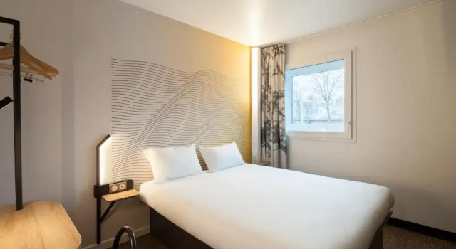 Standardowy dwuosobowy pokój B&B HOTEL Compiègne