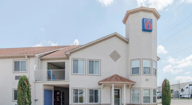 Motel 6 Hutchins Tx