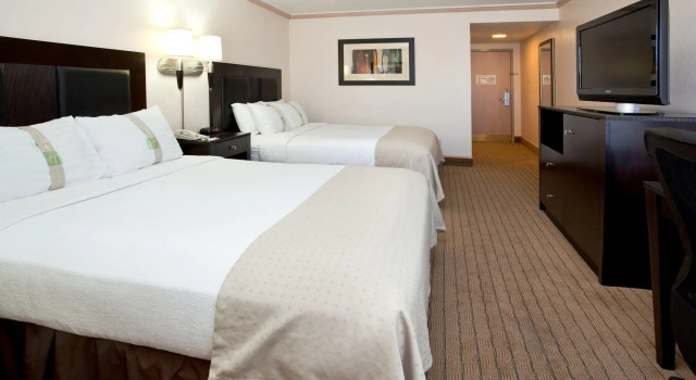 Четырёхместный номер Standard Holiday Inn Rock Springs by IHG