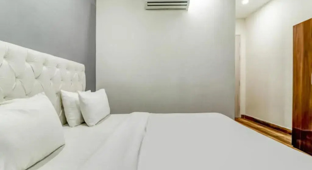 OYO Townhouse 513 Hotel Skylight Near Medanta Hospital