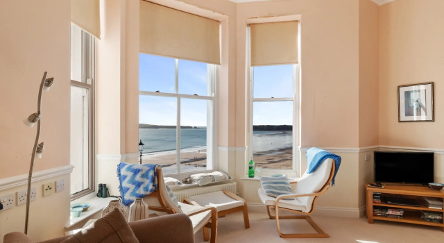 7 South Beach Court - Sea Front Apartment With Spectacular Sea Views