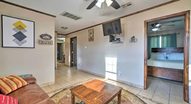 Oklahoma City Home w/ Yard - 5 Mi to Downtown!, 预订 酒店 俄克拉何马城 俄克拉何马州