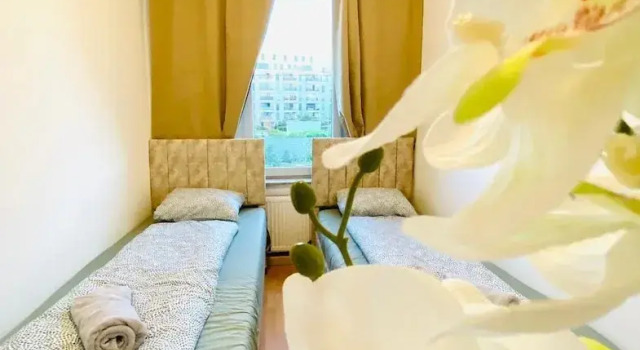 Rooms in Cozy 4BR Shared Apt Central, Rezervați Hotel Viena Austria, aproape de Liesing Railway Station