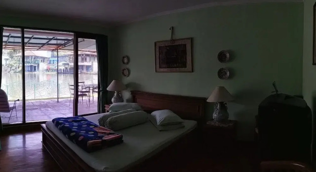 Villa Lot 5 Lake View for 30 pax, Book Villa Cipanas West Java