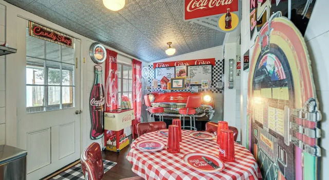 Коттедж Retro Retreat in Llano w/ Screened Porch!