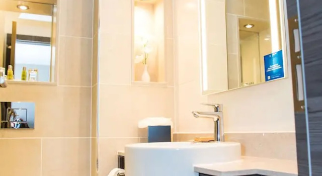 Четырёхместный номер Standard Best Western Plus Moat House Reading