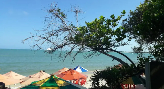 Praia de Taperapuan 7 quartos, Забронировать Отель Отели Порту-Сегуру с бассейном, Бассейн