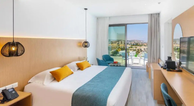 Двухместный номер Standard с частичным видом на море Leonardo Crystal Cove Hotel & Spa - Adults only