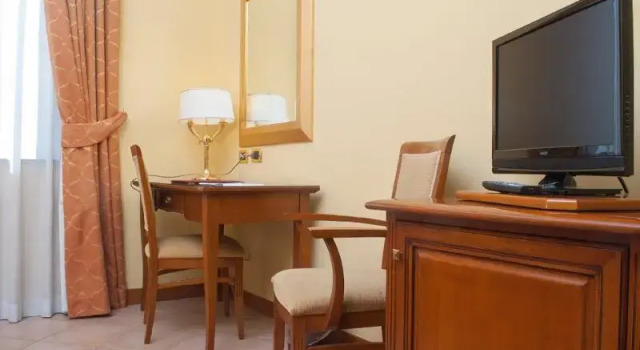 Двухместный номер Deluxe с балконом Le Cheminée Business Hotel Napoli