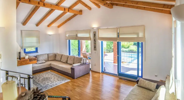 Detached modern villa with pool in Sveti Lovrec, near the beach and Porec