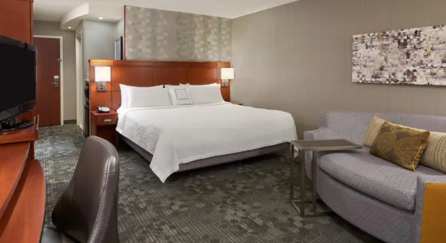 Номер Standard Courtyard by Marriott Kingston Highway 401