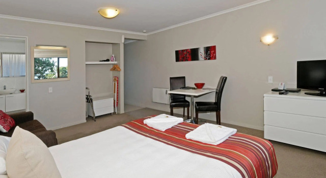 Airport Harbour View Motel