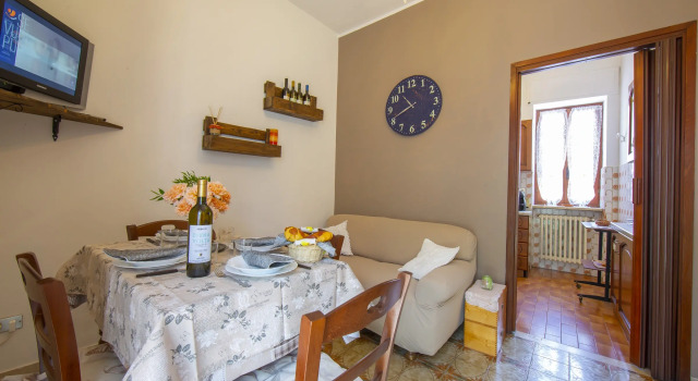 Glicine among vineyard, Rezervasyon Otel Ranzo Liguria