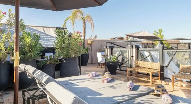 Suite Deluxe Riad Basidi piscine chauffée sur le toit de la médina