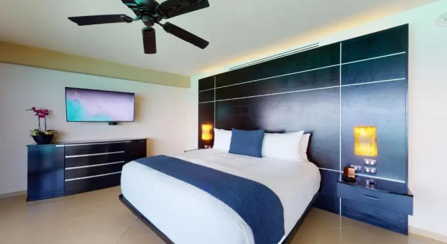 Двухместный люкс oceanfront Отель Seadust Cancun Family Resort