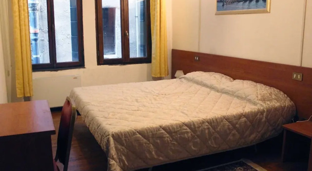 Residenza Della Spada, Забронировать Отель «постель и завтрак» Сан-Марко Венеция, рядом с Театр Россини