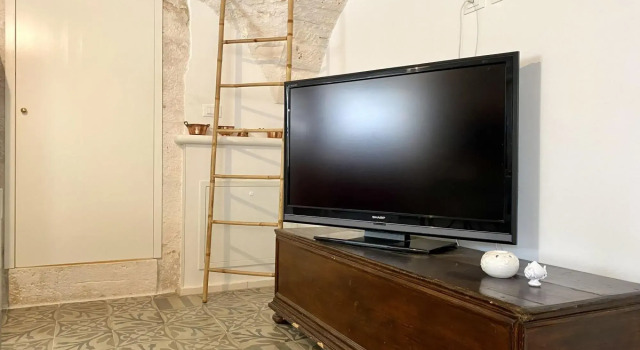 historic residence, surrounded by greenery, suitable for couples, relaxation guaranteed-Dimora Dalia