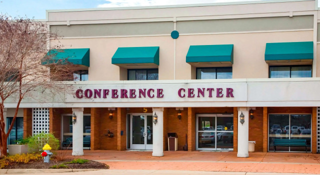 Clarion Hotel & Suites Convention Center Fredericksburg, Book Hotel Hoteller i Virginia med parkering, Parkering
