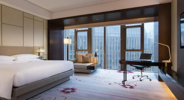 Номер Premier Renaissance Nanjing Olympic Centre Hotel