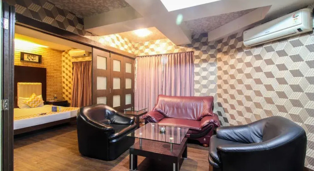 OYO Premium Mumbai International Airport 3