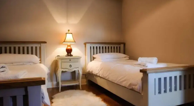 Leap Year Cottage by Lake Beaghcauneen in Clifden, Prenota Casa vacanze Hotel a Connacht con parcheggio, Parcheggio