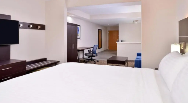 Люкс Holiday Inn Express Hotel & Suites La Place by IHG