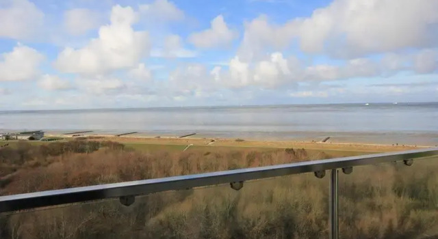 Апартаменты Ferienwohnung-86-mit-Panorama-Meerblick-im-Strandhochhaus-Doese