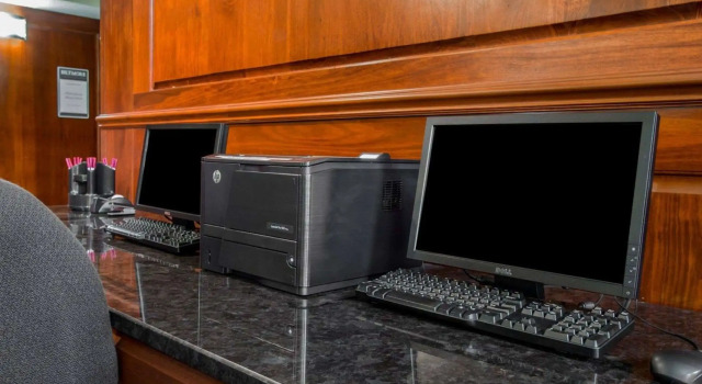 Comfort Suites Outlet Center