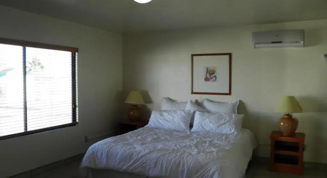 Двухместный люкс с 2 комнатами #55 Suite Bungalow Seaside Hotel & Victors RV Park
