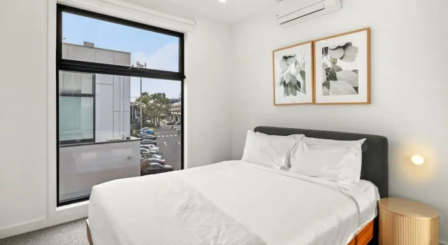 Chic Home With BBQ & Outdoor Dining, Book Apartment Melbourne 