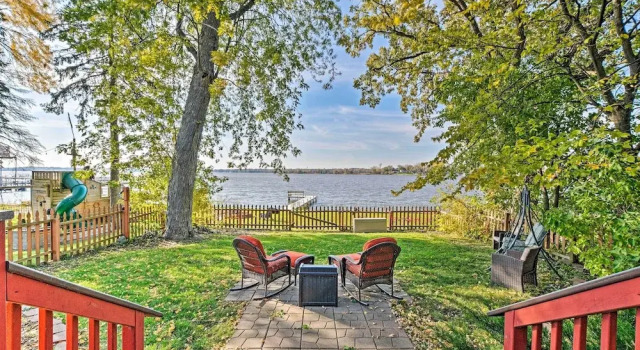 Lakefront Home w/ Game Room, Theater & Dock!, Забронировать Отель Отели Иллинойс 3 звезды, 3*